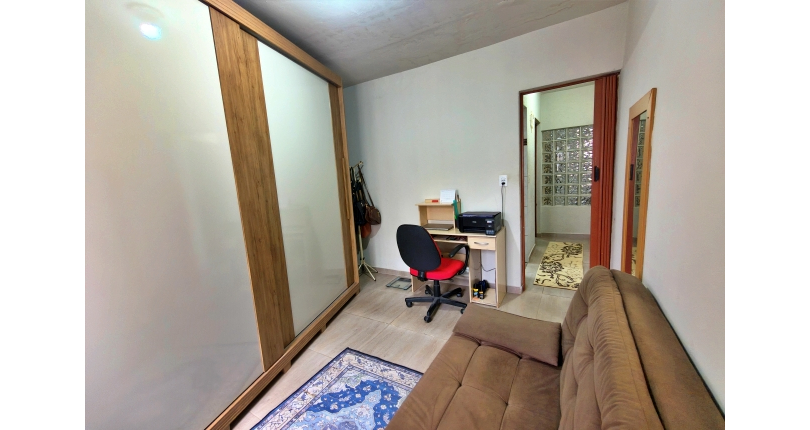 Linda Casa à venda no Bairro do Parque São Domingos na Rua José Albino,