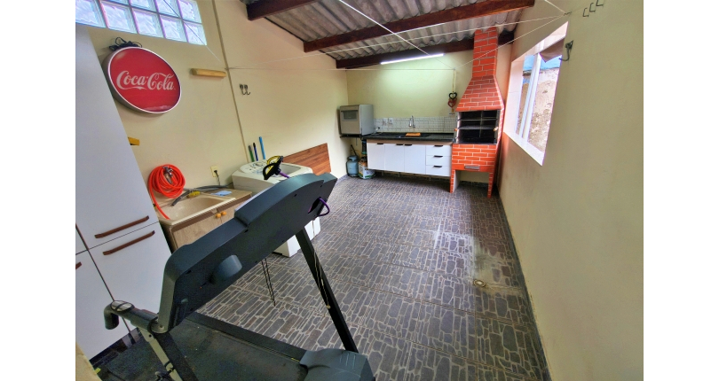 Linda Casa à venda no Bairro do Parque São Domingos na Rua José Albino,