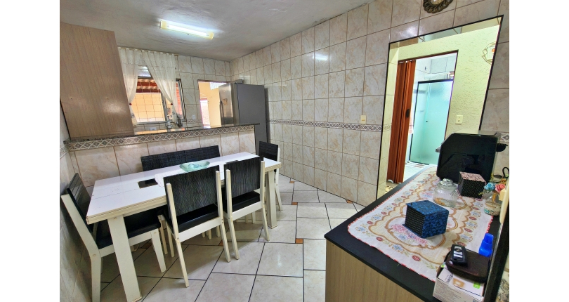 Linda Casa à venda no Bairro do Parque São Domingos na Rua José Albino,