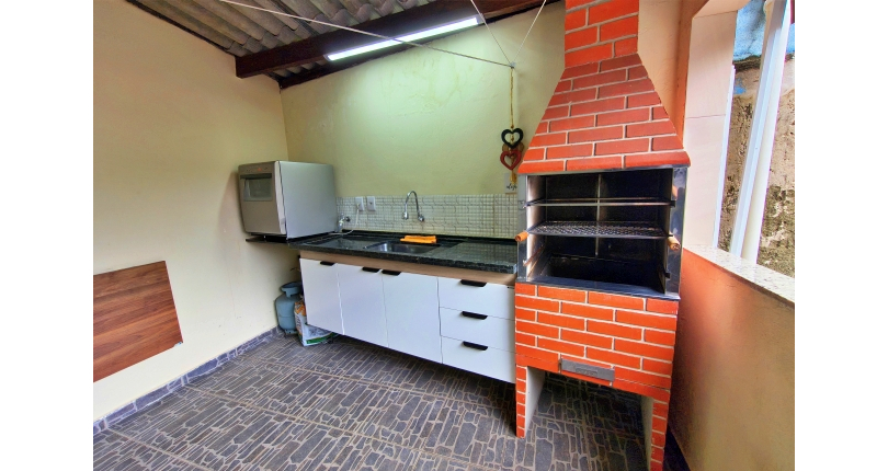 Linda Casa à venda no Bairro do Parque São Domingos na Rua José Albino,