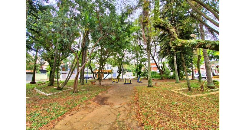 Linda Casa à venda no Bairro do Parque São Domingos na Rua José Albino,