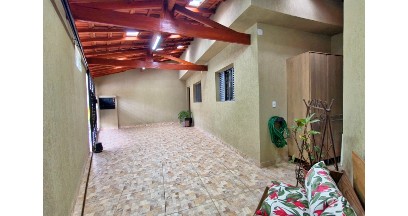 Linda Casa à venda no Bairro do Parque São Domingos na Rua José Albino,