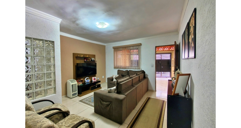 Linda Casa à venda no Bairro do Parque São Domingos na Rua José Albino,