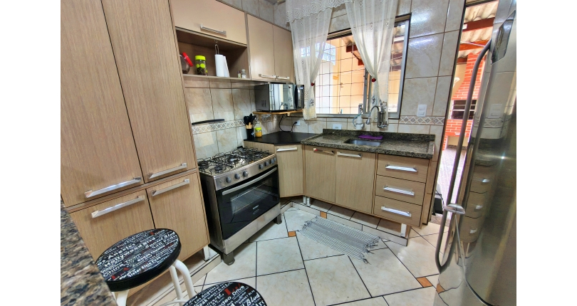 Linda Casa à venda no Bairro do Parque São Domingos na Rua José Albino,