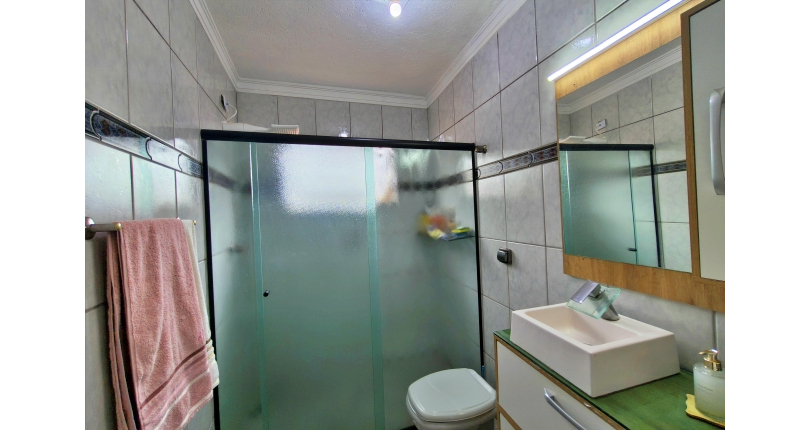 Linda Casa à venda no Bairro do Parque São Domingos na Rua José Albino,