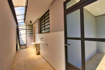 Linda Casa à venda no Bairro da Chácara Inglesa na Rua Cordovil Fernandes Lopes