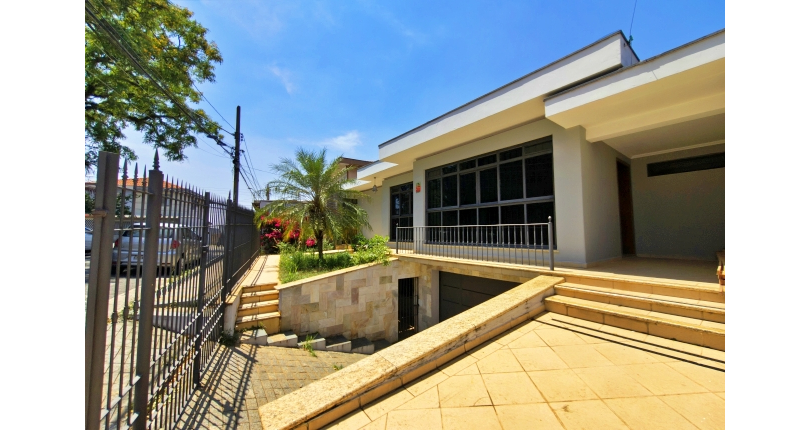 Linda Casa à venda no Bairro da Chácara Inglesa na Rua Cordovil Fernandes Lopes