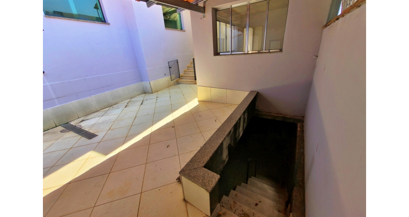 Linda Casa à venda no Bairro da Chácara Inglesa na Rua Cordovil Fernandes Lopes