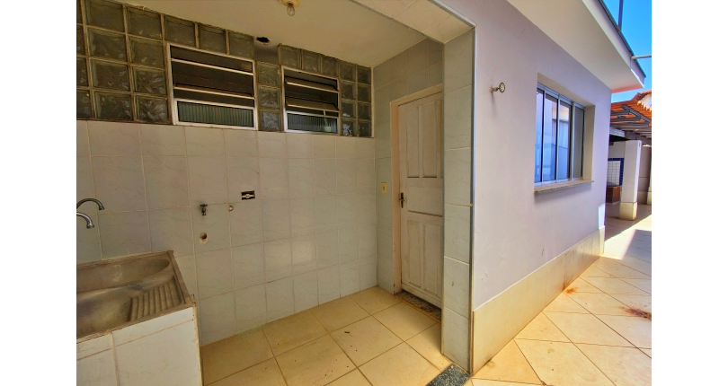 Linda Casa à venda no Bairro da Chácara Inglesa na Rua Cordovil Fernandes Lopes