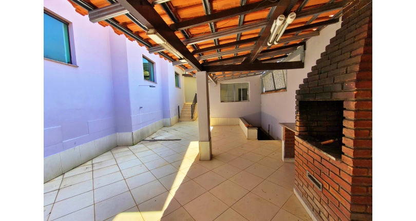 Linda Casa à venda no Bairro da Chácara Inglesa na Rua Cordovil Fernandes Lopes