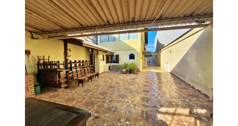 Lindo Sobrado à venda no Bairro do Jardim São José (Zona Norte) na Rua Doutor João Toniolo