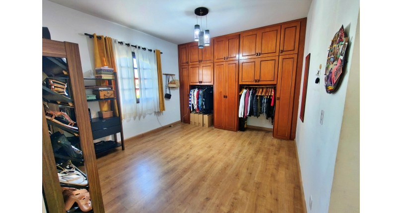 Lindo Sobrado à venda no Bairro do Jardim São José (Zona Norte) na Rua Doutor João Toniolo