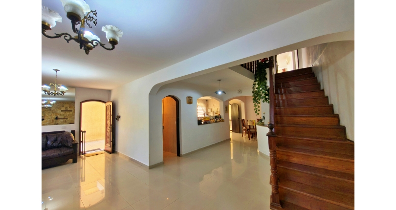 Lindo Sobrado à venda no Bairro do Jardim São José (Zona Norte) na Rua Doutor João Toniolo