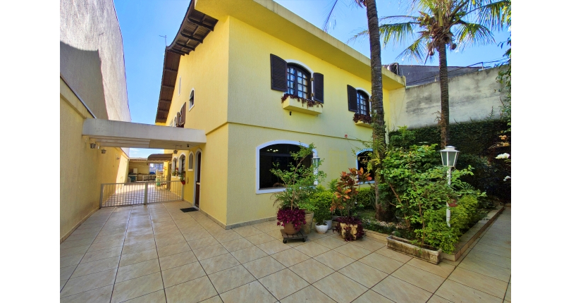 Lindo Sobrado à venda no Bairro do Jardim São José (Zona Norte) na Rua Doutor João Toniolo