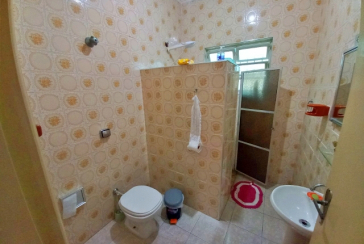 Ótima Casa Térrea à venda na Praia Grande no Bairro Caiçara na Avenida Lincoln