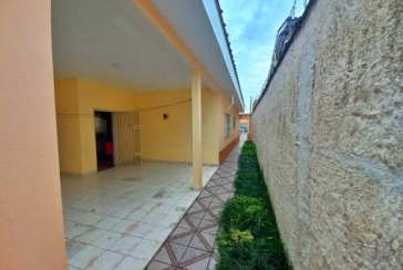 Ótima Casa Térrea à venda na Praia Grande no Bairro Caiçara na Avenida Lincoln