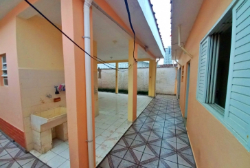 Ótima Casa Térrea à venda na Praia Grande no Bairro Caiçara na Avenida Lincoln