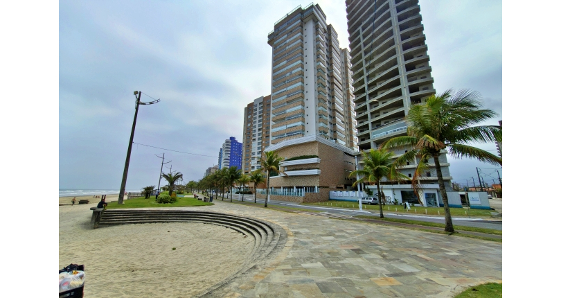 Ótima Casa Térrea à venda na Praia Grande no Bairro Caiçara na Avenida Lincoln
