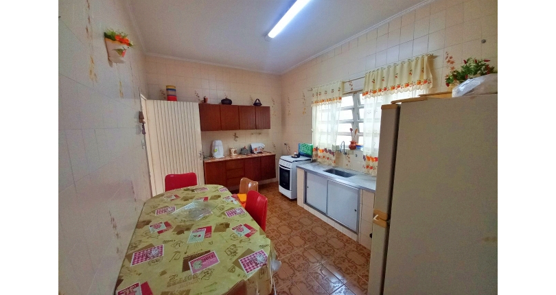 Ótima Casa Térrea à venda na Praia Grande no Bairro Caiçara na Avenida Lincoln