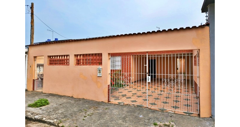 Ótima Casa Térrea à venda na Praia Grande no Bairro Caiçara na Avenida Lincoln