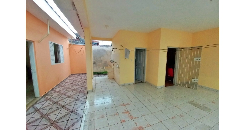 Ótima Casa Térrea à venda na Praia Grande no Bairro Caiçara na Avenida Lincoln