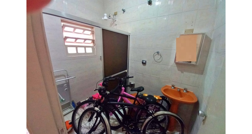 Ótima Casa Térrea à venda na Praia Grande no Bairro Caiçara na Avenida Lincoln