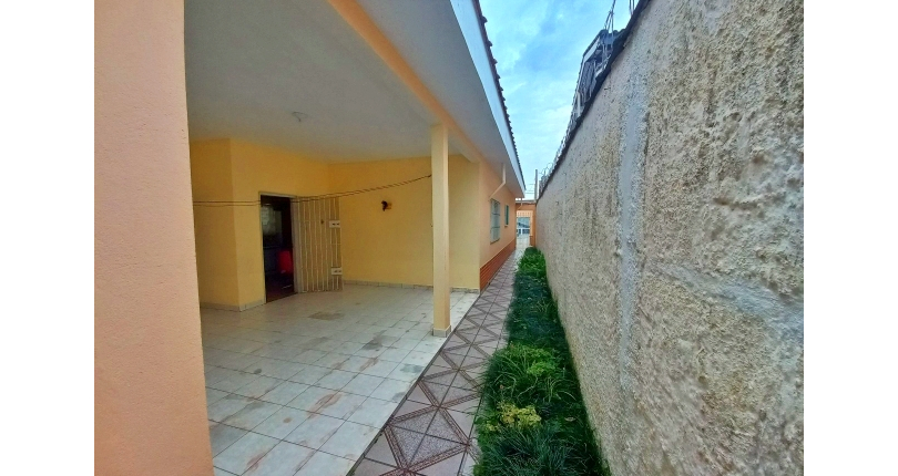 Ótima Casa Térrea à venda na Praia Grande no Bairro Caiçara na Avenida Lincoln