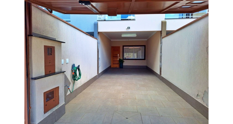 Lindo Sobrado à venda no Bairro do Jardim Regina na Rua Crispim Santos,