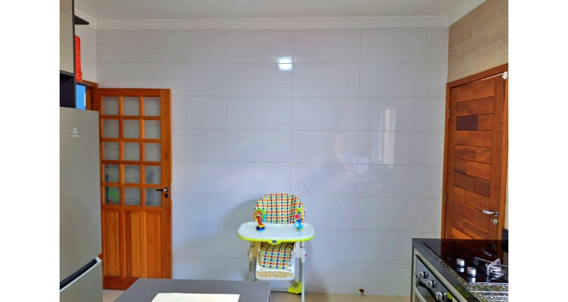 Lindo Sobrado à venda no Bairro do Jardim Regina na Rua Crispim Santos,