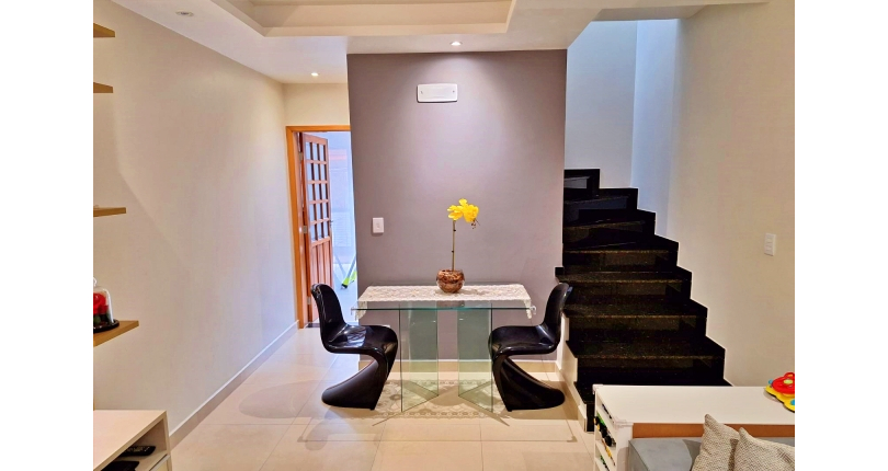 Lindo Sobrado à venda no Bairro do Jardim Regina na Rua Crispim Santos,