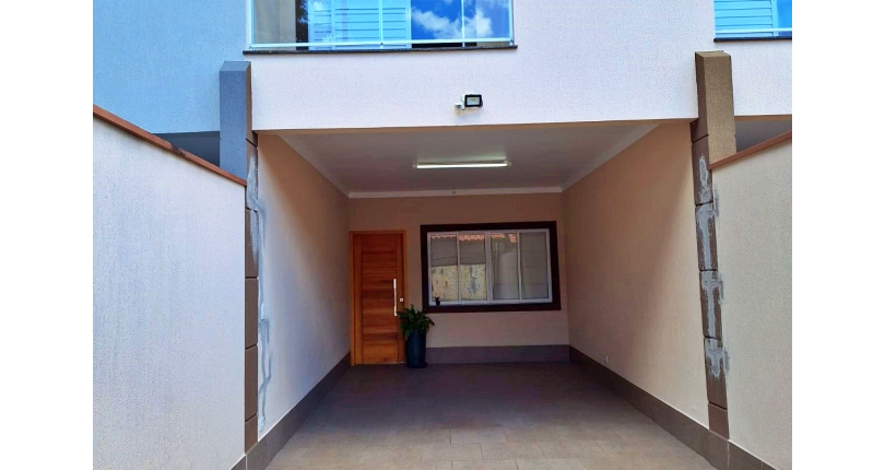 Lindo Sobrado à venda no Bairro do Jardim Regina na Rua Crispim Santos,