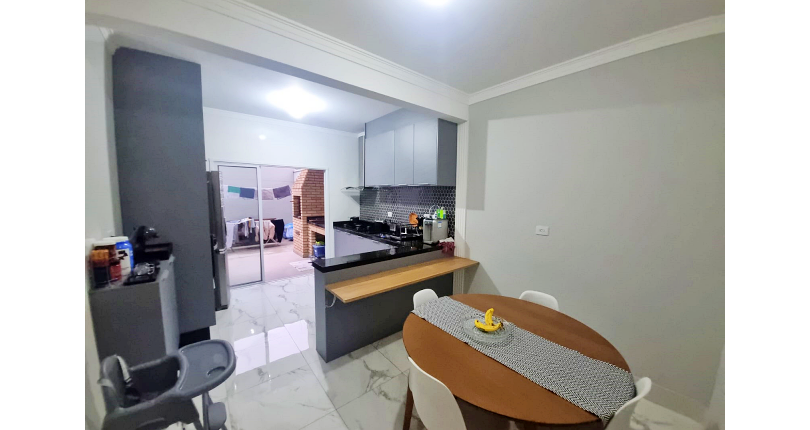 Lindo Sobrado à venda no Bairro do Parque São Domingos na Rua Armando Martino