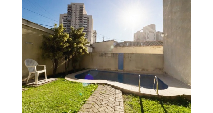 Lindo Sobrado à venda no Bairro da Vila Mangalot na Rua Jose Ataliba Ortiz 834,