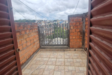 Sobrado à venda no Bairro do Jardim Marisa na Rua José Soeiro de Vaz,