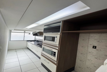 Apartamento Cobertura à venda no Bairro da Vila Zat na Rua Doutor Luís La Scala Júnior 174