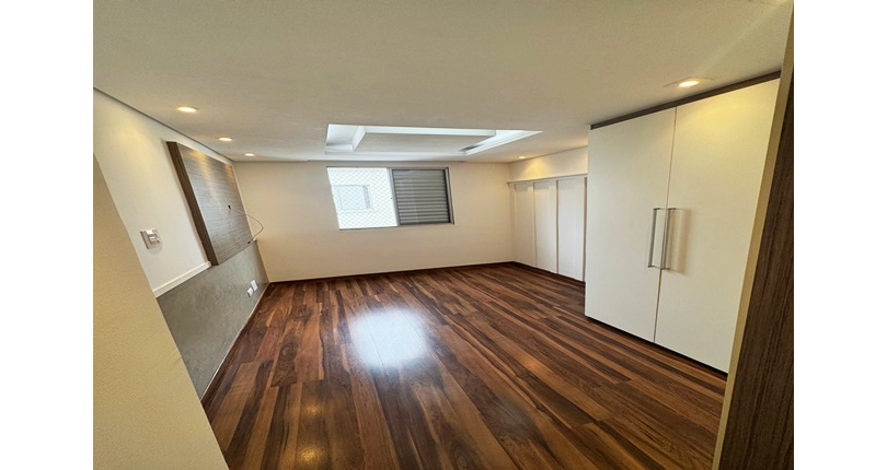 Apartamento Cobertura à venda no Bairro da Vila Zat na Rua Doutor Luís La Scala Júnior 174
