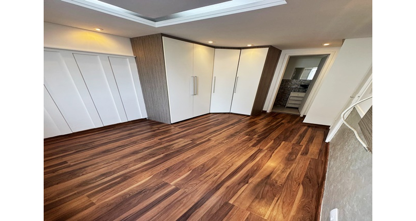 Apartamento Cobertura à venda no Bairro da Vila Zat na Rua Doutor Luís La Scala Júnior 174