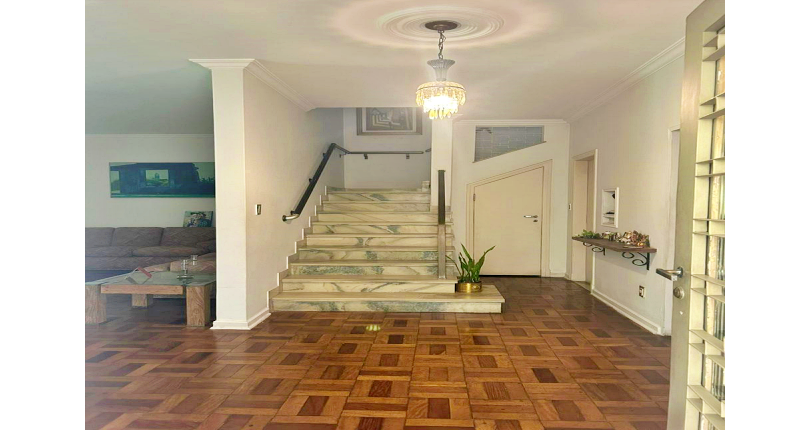 Sobrado à venda no Bairro do Jardim Paulistano na Rua Laerte Assunção,