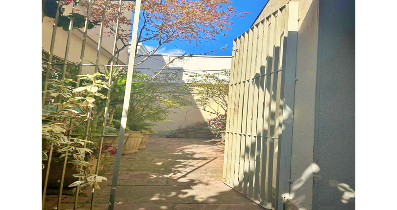 Sobrado à venda no Bairro do Jardim Paulistano na Rua Laerte Assunção,