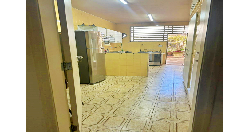 Sobrado à venda no Bairro do Jardim Paulistano na Rua Laerte Assunção,