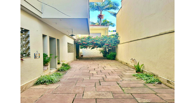 Sobrado à venda no Bairro do Jardim Paulistano na Rua Laerte Assunção,