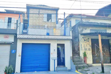 Sobrado à venda no Bairro do Jardim Mangalot na Rua General Lauro Cavalcanti de Farias 