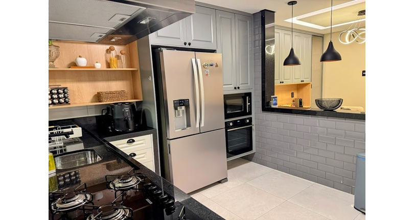 BELO Sobrado Alto Padrão à venda no Bairro do Parque São Domingos na Rua Professora Altina Maynardi de Araújo