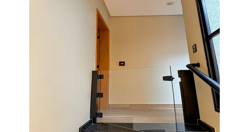 BELO Sobrado Alto Padrão à venda no Bairro do Parque São Domingos na Rua Professora Altina Maynardi de Araújo