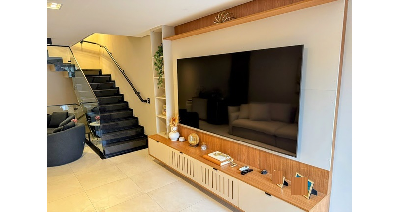 BELO Sobrado Alto Padrão à venda no Bairro do Parque São Domingos na Rua Professora Altina Maynardi de Araújo