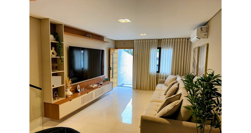 BELO Sobrado Alto Padrão à venda no Bairro do Parque São Domingos na Rua Professora Altina Maynardi de Araújo