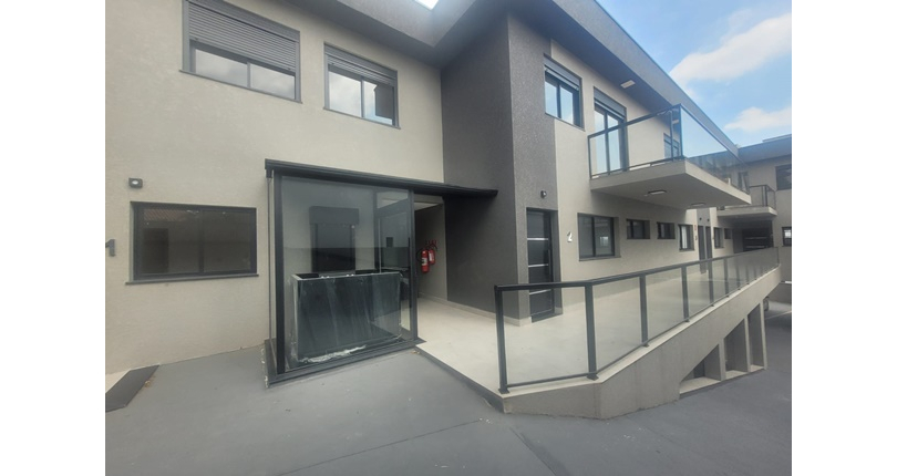 Sobrado novo à venda no Bairro do Parque São Domingos na Rua Doutor Odon Carlos de Figueiredo Ferraz 248