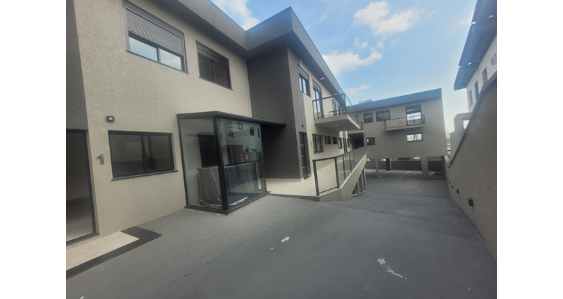 Sobrado novo à venda no Bairro do Parque São Domingos na Rua Doutor Odon Carlos de Figueiredo Ferraz 248