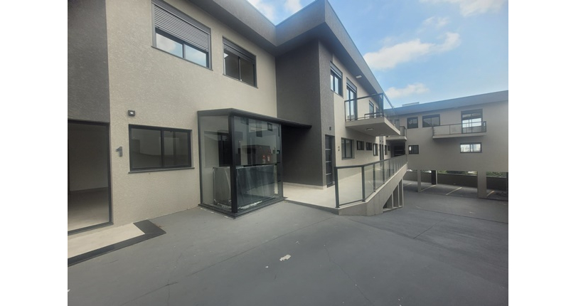 Sobrado novo à venda no Bairro do Parque São Domingos na Rua Doutor Odon Carlos de Figueiredo Ferraz 248