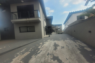 Sobrado novo à venda no Bairro do Parque São Domingos na Rua Doutor Odon Carlos de Figueiredo Ferraz 248, 